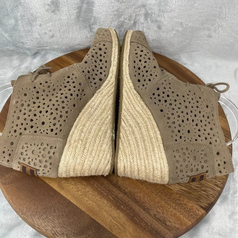 Toms Shoes Womens 9.5 Desert Taupe Laser Cut Suede Espadrille‎ Ankle Booties